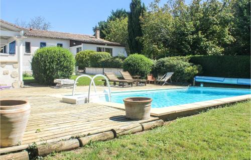3 Bedroom Awesome Home In Atur cottage Saint-Laurent-sur-Manoire