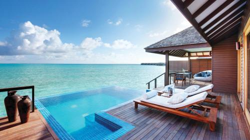 Deluxe Water Villa with Private Pool image 6