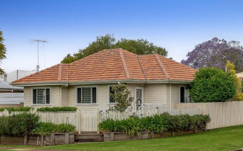 Cute & Cuddly - Somerset Cottage, Toowoomba