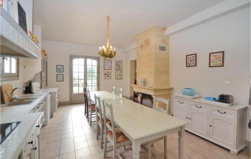 Awesome Home In Bziers With 7 Bedrooms, Private Swimming Pool And Swimming Pool