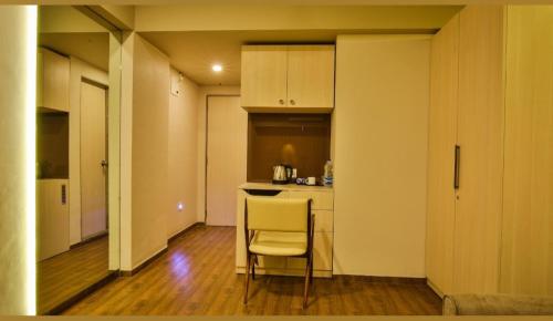 Apartemen 450 m² dengan 1 kamar tidur dan 1 kamar mandi pribadi di Vesu (Weekend Address By Honest Homes ) in Surat