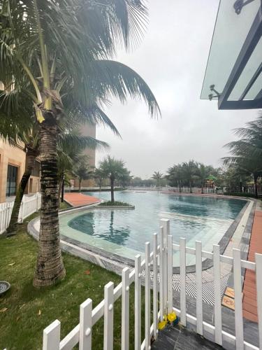 Homestay Vinhomes Dcapital 119 Tran Duy Hung  - 수영장