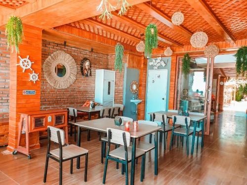 Restaurant, Charming Lipe Beach Resort in Pattaya Beach