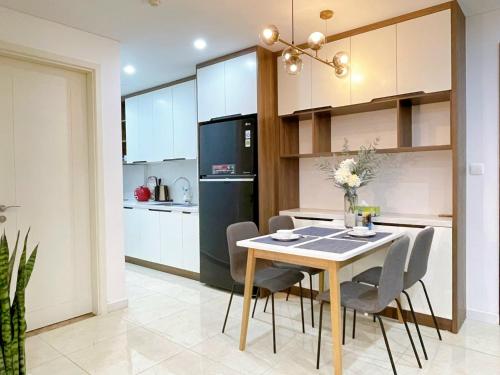 Homestay Vinhomes Dcapital 119 Tran Duy Hung 