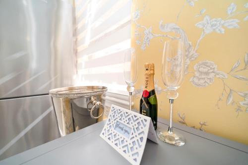 Renovated studio in the heart of Palm Beach - free parking, security box in Palm Beach, USA