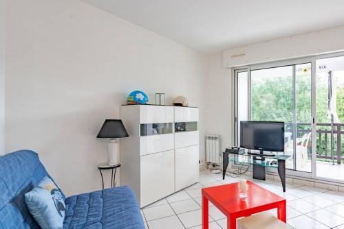 Two-Bedroom Apartment image 4