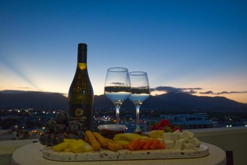 Privately Owned Apartment 'Sunset View Studio' in Cairns City