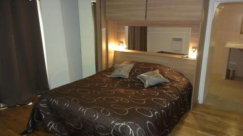 2 twin beds, 1 sofa bed