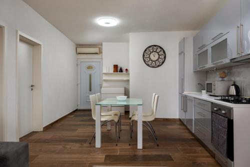Apartment image 5