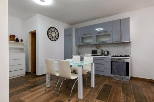 Apartment image 9