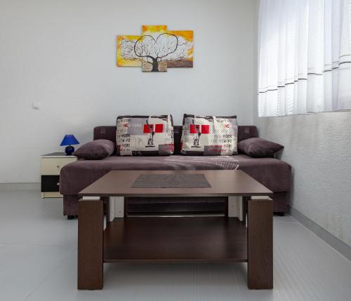 Studio Apartment image 9