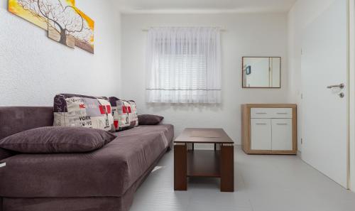 Studio Apartment image 6