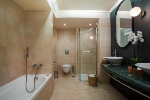 Executive Suite image 4