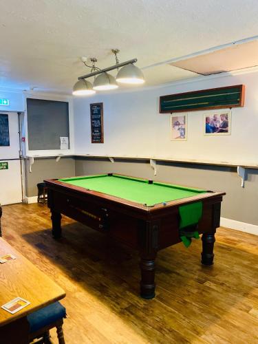 Newcastle Arms Hotel - image 10