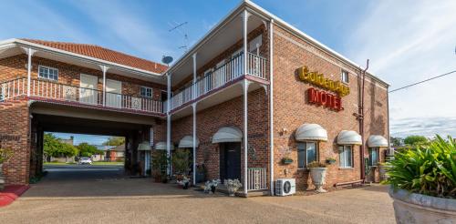Golden Age Motor Inn in ควีนเบยัน