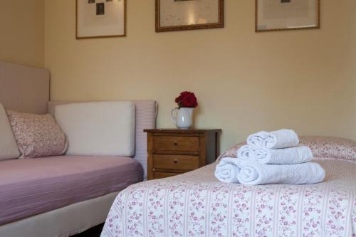 3 twin beds