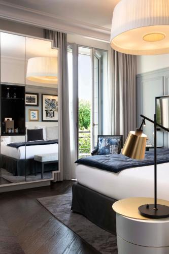 room detail thumbnail 1