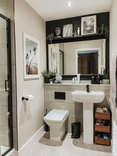 ห้องน้ำ, Stylish 1Bed Apartment in Sheffield CC in เนเธอร์ธอร์ป