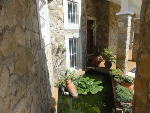  Apartamentos Em Moradia Com Jardim in Cascais