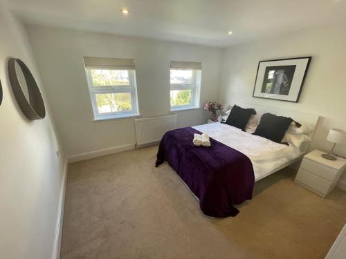 Light and Modern 2BR 1.5BA, newly refurbished!