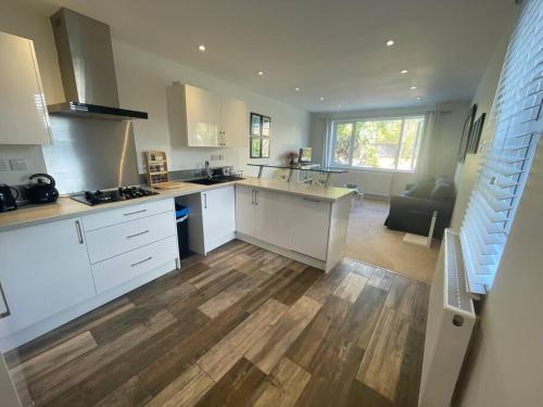 Light and Modern 2BR 1.5BA, newly refurbished!