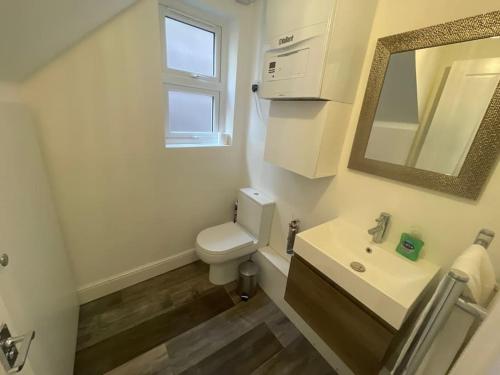 Light and Modern 2BR 1.5BA, newly refurbished!