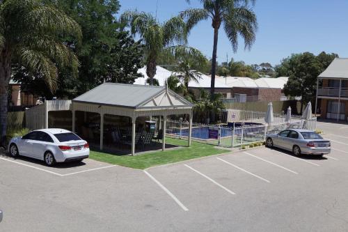 Paddlewheel Motel Over view