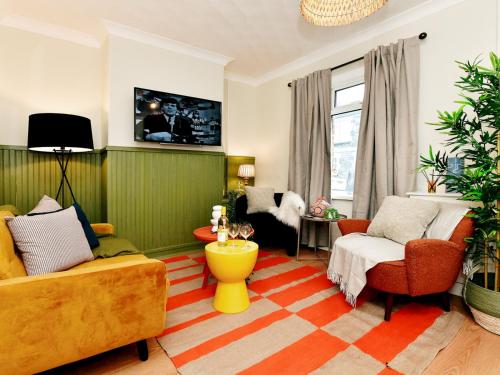 Pass the Keys Stylish 2 Bed Home Close to City