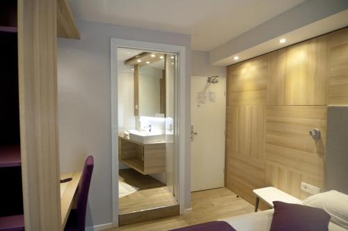 Single Room image 3