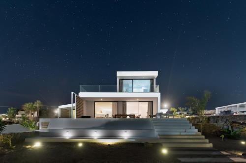 Villa Elena, Luxery villa with swimming pool! in ลาคาเรส
