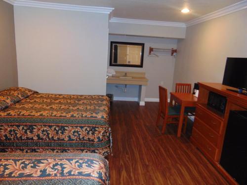 West Coast Motel Santa Ana – Santa Ana, CA