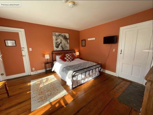 Stone Hearth Inn and Eatery - Photo 4