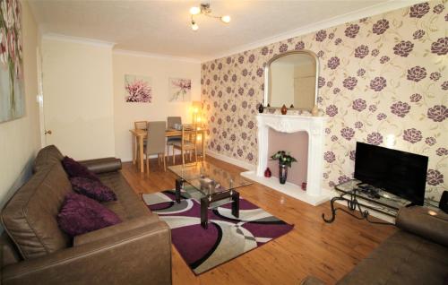Boswell - Large Balcony Apartment & Parking - 2 Bedrooms - Close to Town & Racecourse photo 2
