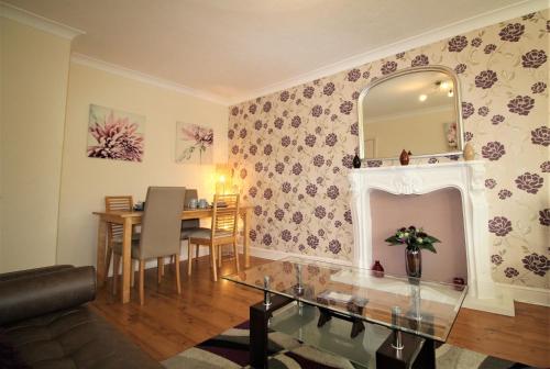 Boswell - Large Balcony Apartment & Parking - 2 Bedrooms - Close to Town & Racecourse photo 1