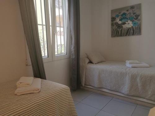 Dona Lola Sandra - Frontline beach house with full sea views within a short drive to Marbella - Costa del sol CS108 - image 3