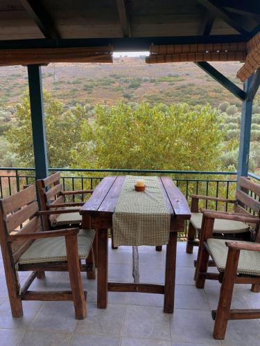 Skats, Estate Tsiati - Κτήμα Τσιάτη (Estate Tsiati - Κτημα Τσιατη) in Pirgiotika (Argolis)