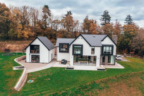 Hotelli välisilme, The Loft Studio apartment - above detached new build garage in Llansantffraid
