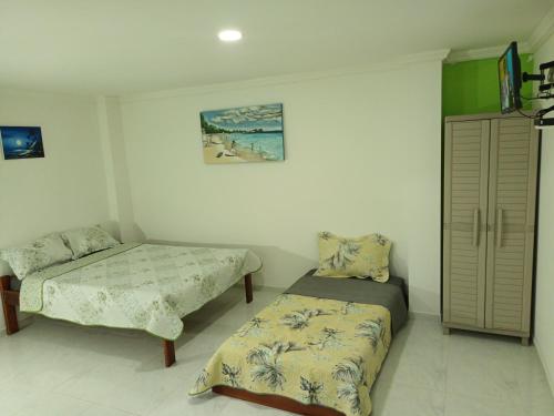 1 double bed, 1 twin bed