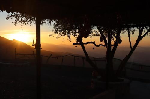 Balcony walk rest house Jabal shams in Al Ḩayl