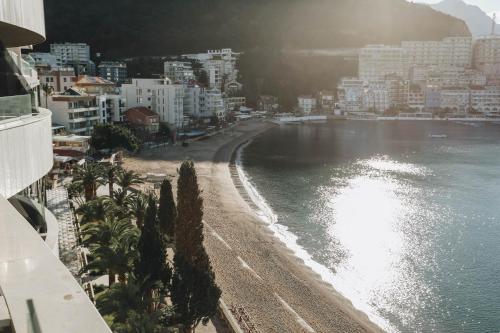 Beachfront luxury apartment