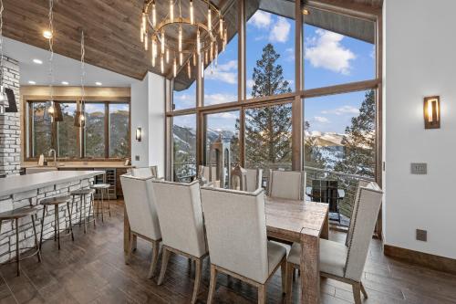Skyes Peak - Beautiful NEW home with breathtaking views of the Mountains image