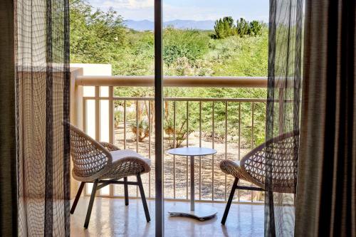 Guest room, 1 King, Botanical Garden view, Balcony