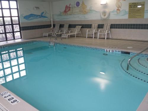 Holiday Inn Express Hotel & Suites Cincinnati Northeast-Milford By IHG - 수영장