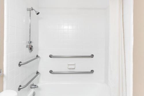 Super Inn & Suites Carrollton - image 10