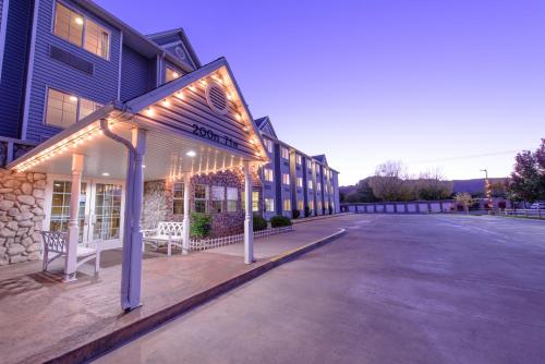 River Canyon Lodge - image 8