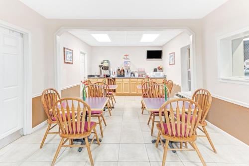 Super Inn & Suites Carrollton - image 5