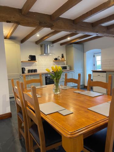 Cilhendre Holiday Cottages - The Old Cowshed