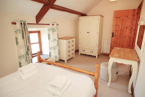 Cilhendre Holiday Cottages - The Old Cowshed