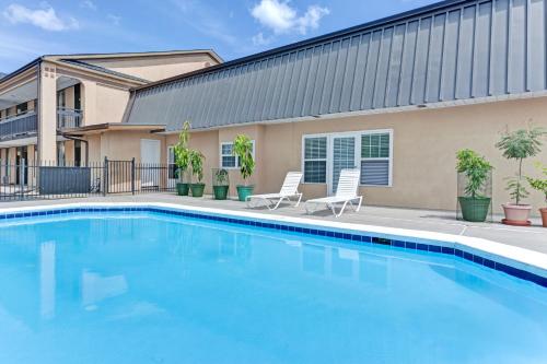 مسبح, Super Inn & Suites Carrollton in كارولتون