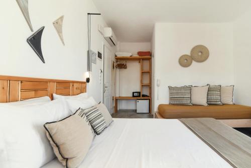 1 double bed, 1 twin bed